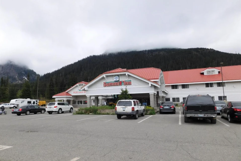 Discover Comfort and Adventure at The Summit Inn Snoqualmie Pass